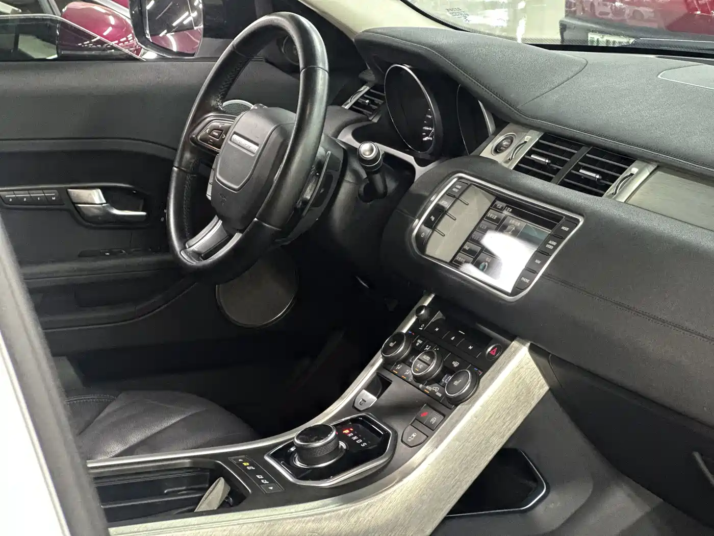 Land Rover Range Rover Evoque 2015 2.0T 5-Door Intelligent Edition фото 12
