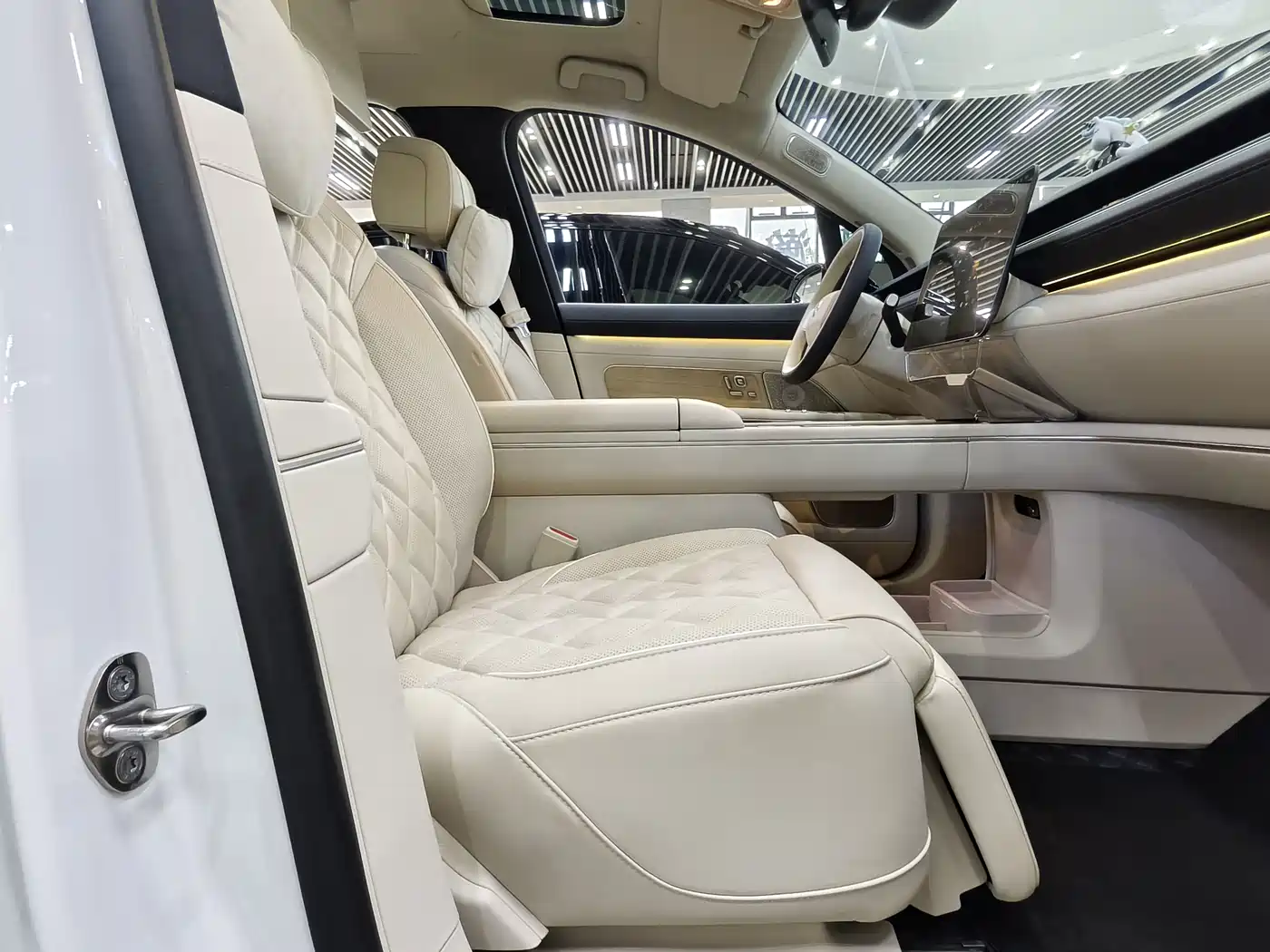 NIO ES8 2026 2025 Model 6-Seat Executive Luxury Edition