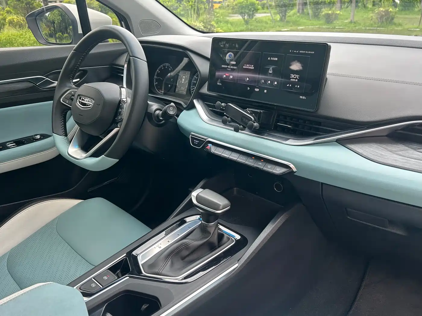 Geely Emgrand S 2022 2022 1.4T CVT Crossover Player