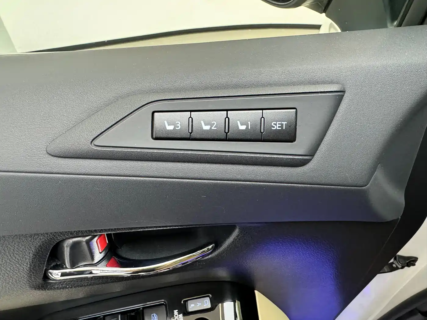 Toyota Alphard 2021 Hybrid 2.5L Premium фото 12