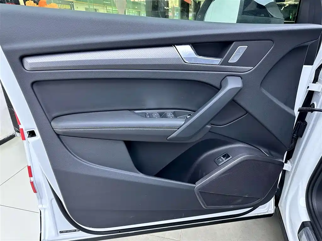 Audi Q5L 2024 Model 40 TFSI Luxury Dynamic фото 20