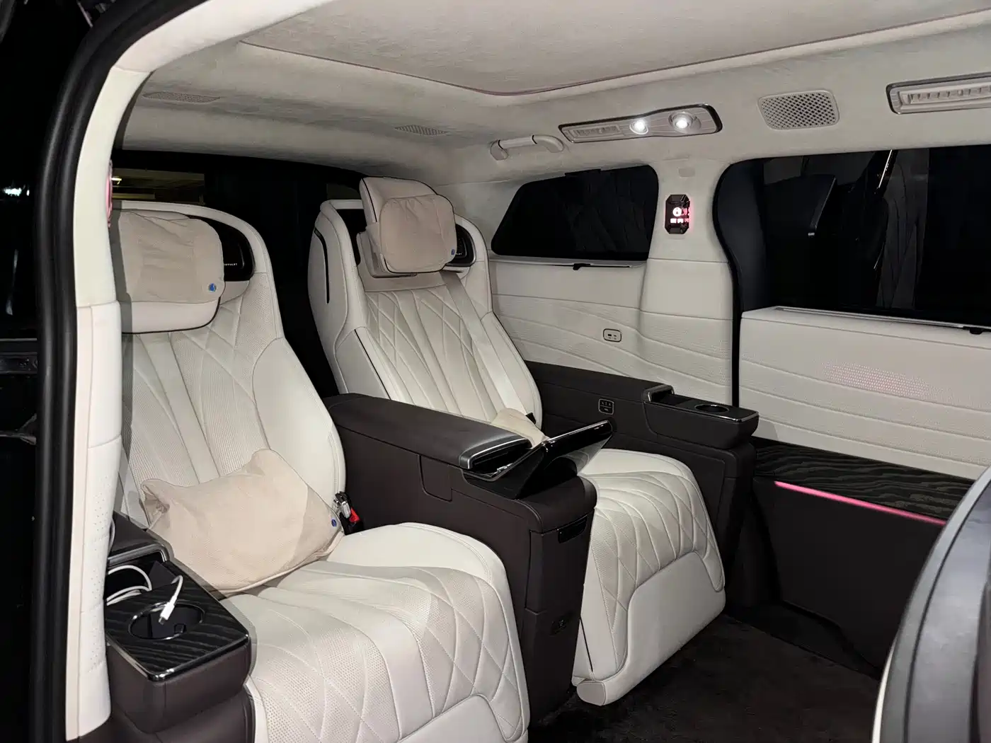 Denza D9 2024 PIONEER 4-Seater Pioneer Edition фото 10
