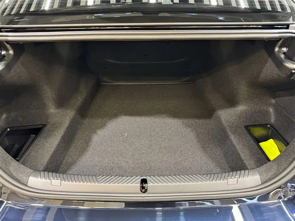 BMW 5 Series 2025 530Li Premium M Sport Package фото 24