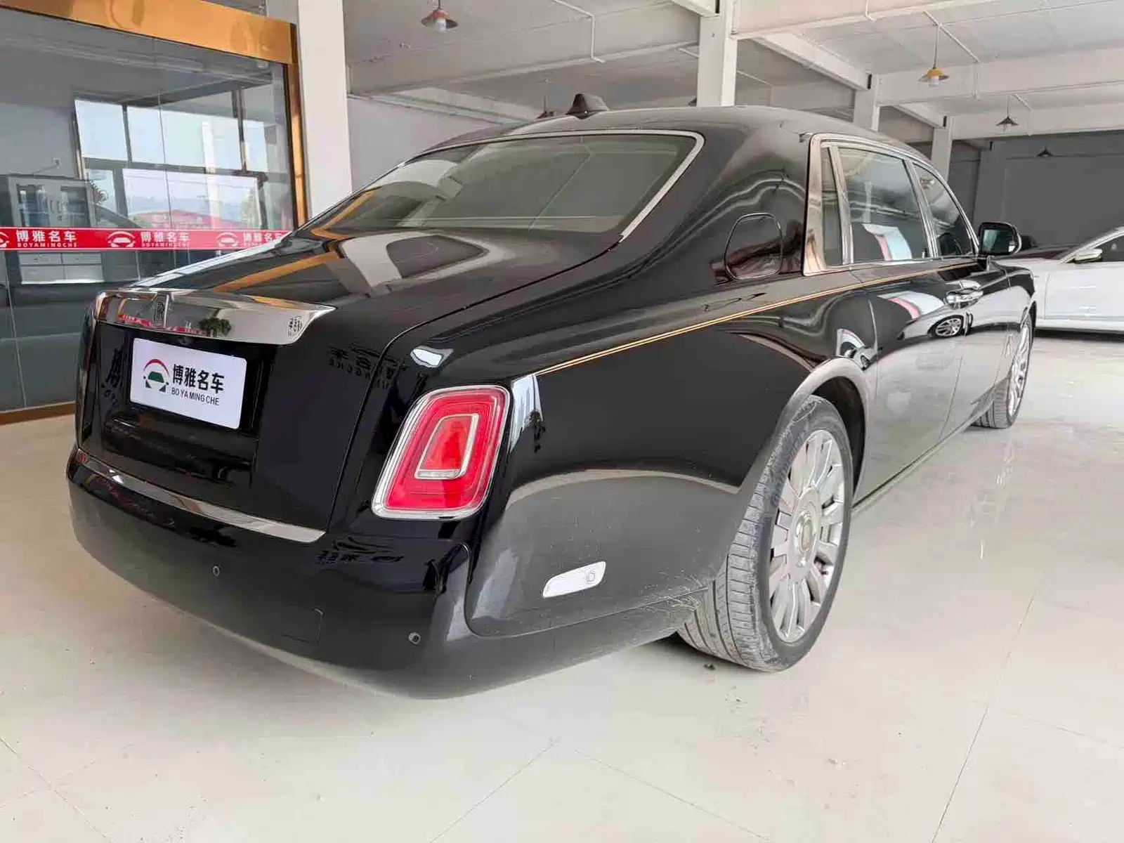 Фото 6 - Rolls-Royce Phantom