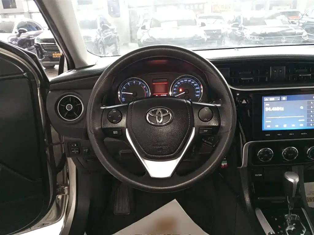 Toyota Corolla 2017 Facelift 1.2T S-CVT GL-i фото 7