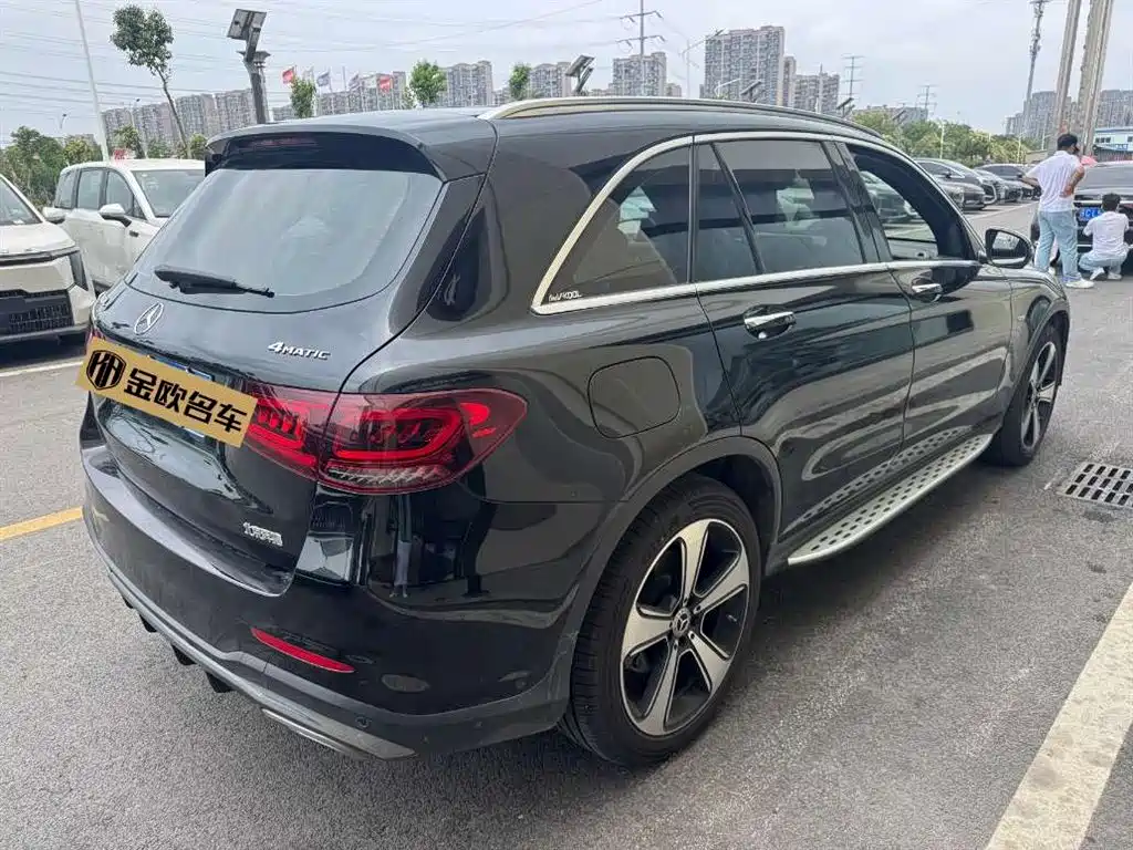 MERCEDES-BENZ GLC