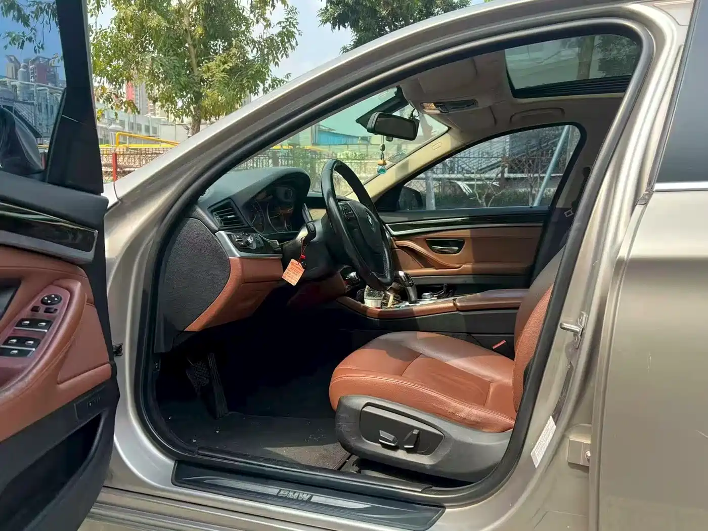 BMW 5 Series 2014 525Li Leading фото 4
