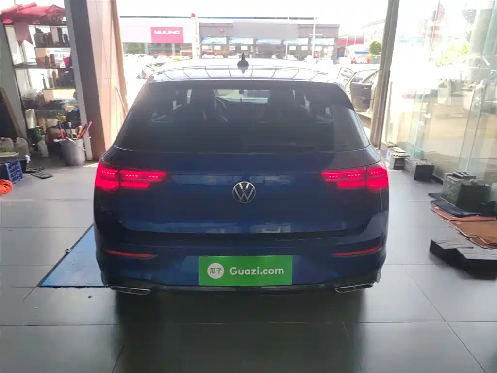VOLKSWAGEN GOLF