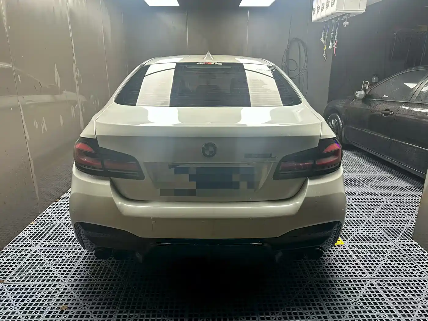 BMW 5 Series 2011 535Li Leading фото 4