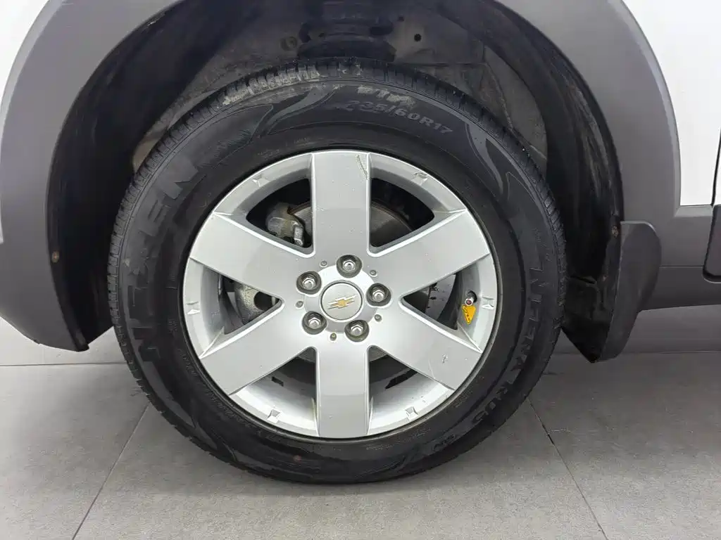 Chevrolet Captiva 2012 2012 Model 2.4L 2WD Urban Edition 5-Seater