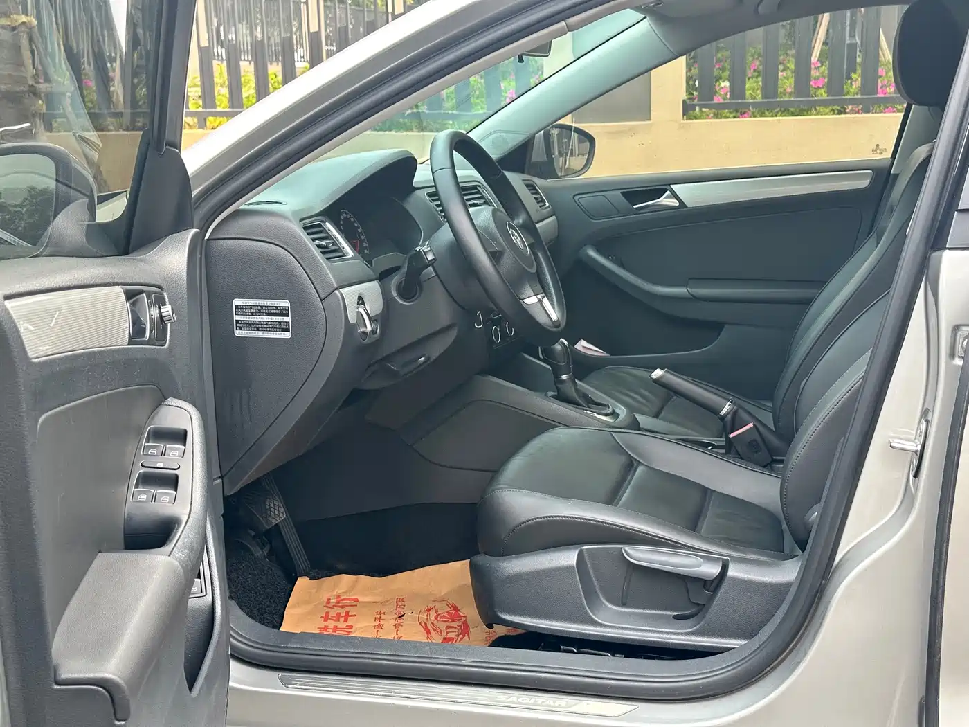 Volkswagen Sagitar 2014 Facelift 1.6L Automatic Comfort фото 4