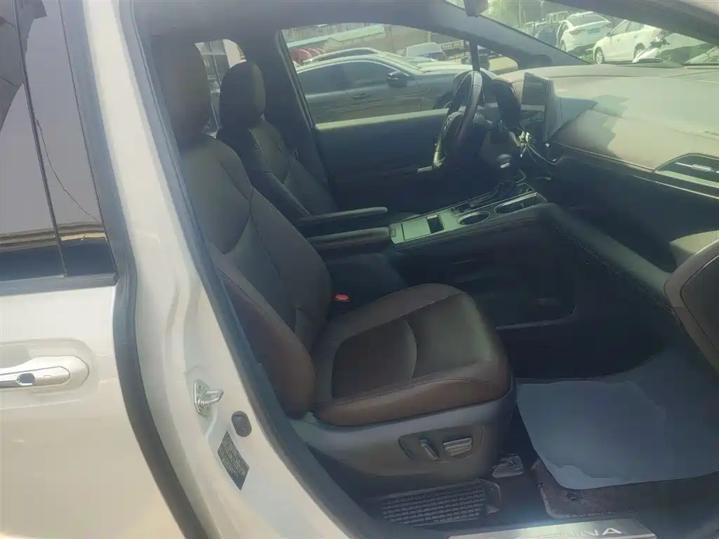 Toyota Sienna 2023 2.5L Hybrid Platinum Edition фото 20