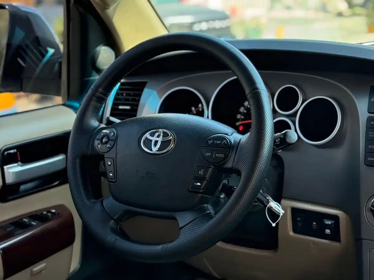 Toyota Sequoia 2012 2010 5.7 Platinum Edition