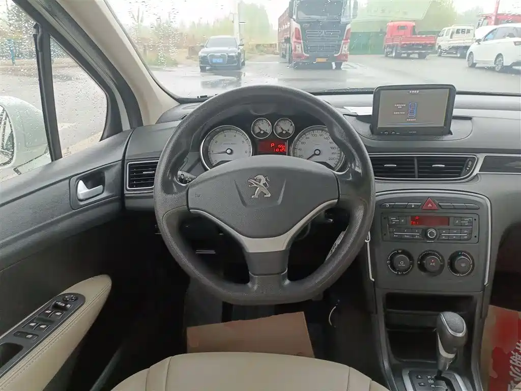 Peugeot 308 2014 Model Joy Edition Classic 1.6L Automatic Superior Style фото 11