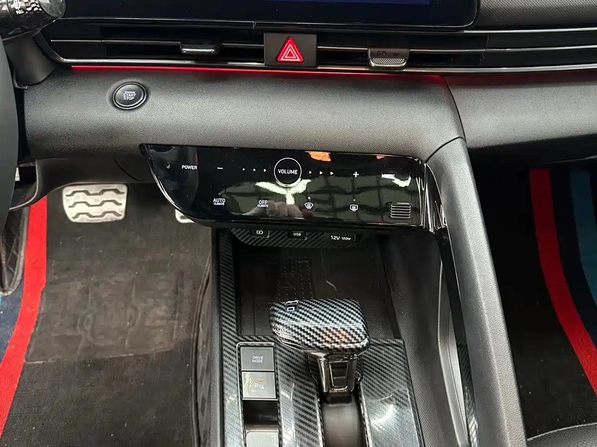 Hyundai Elantra 2022 240TGDi DCT LUX Premium Edition фото 14