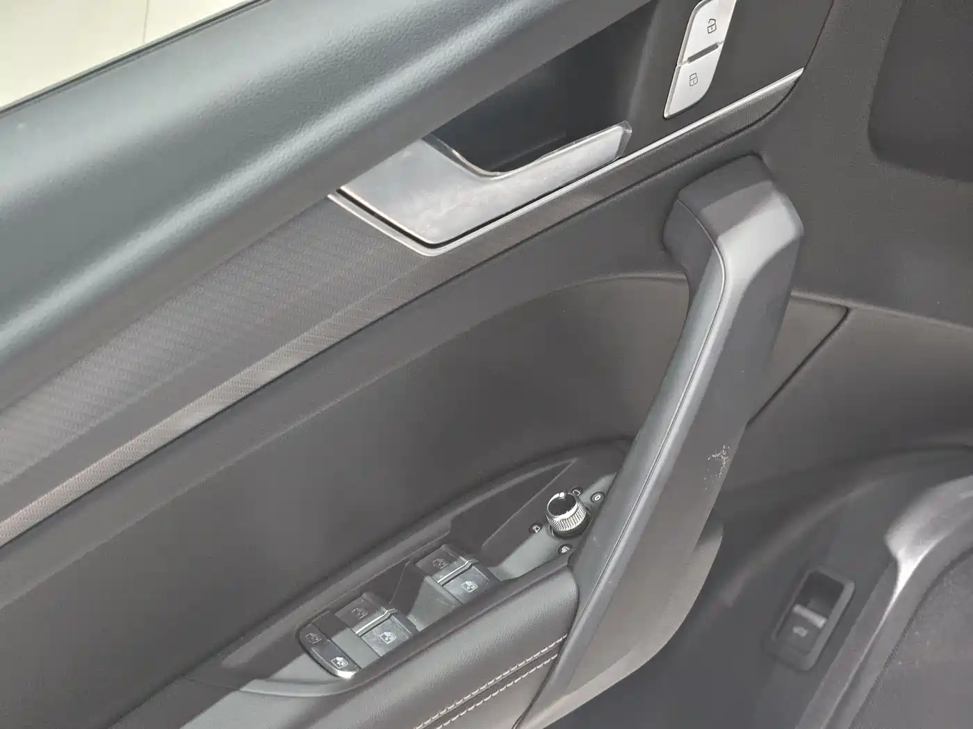 Audi Q5L 2024 Model 40 TFSI Luxury Dynamic фото 19