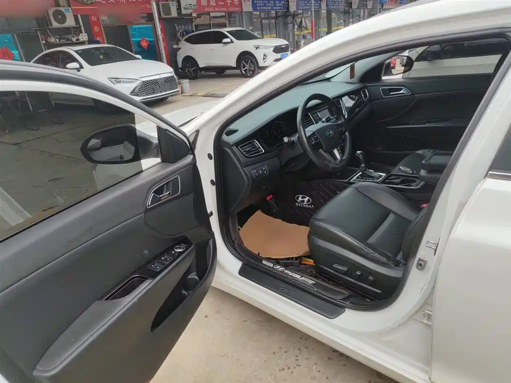 Hyundai Mistra 2014 1.8L Auto Premium DLX фото 16
