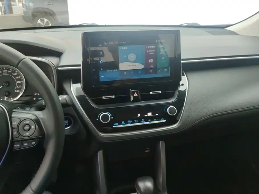 Toyota Corolla Cross 2022 2.0L Premium Edition фото 13