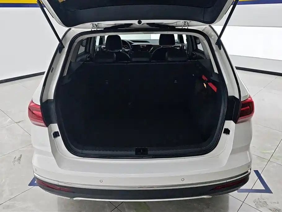 Volkswagen Tharu 2020 Facelift 330TSI 4WD Flagship Edition China VI фото 4
