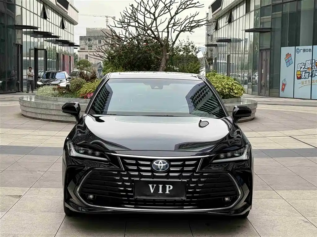 Toyota Avalon 2022 Hybrid 2.5L Luxury Edition фото 2
