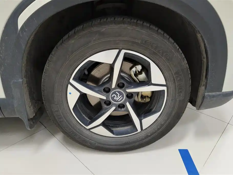 BYD Yuan UP 2024 401KM Surpass Edition фото 6
