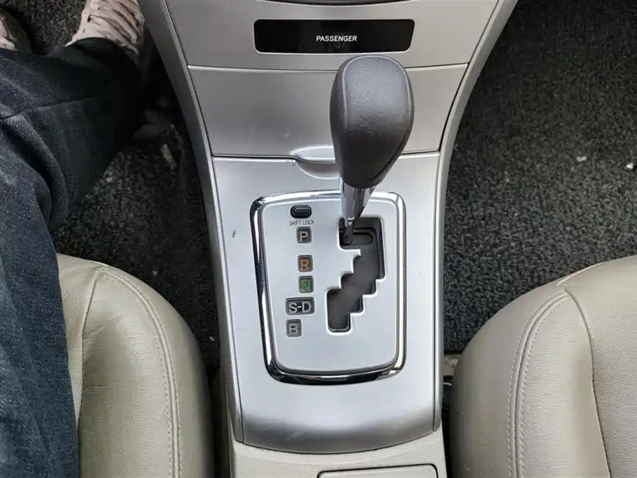 Toyota Corolla 2013 Special Edition 1.8L CVT Ultimate Cool GL-i фото 16