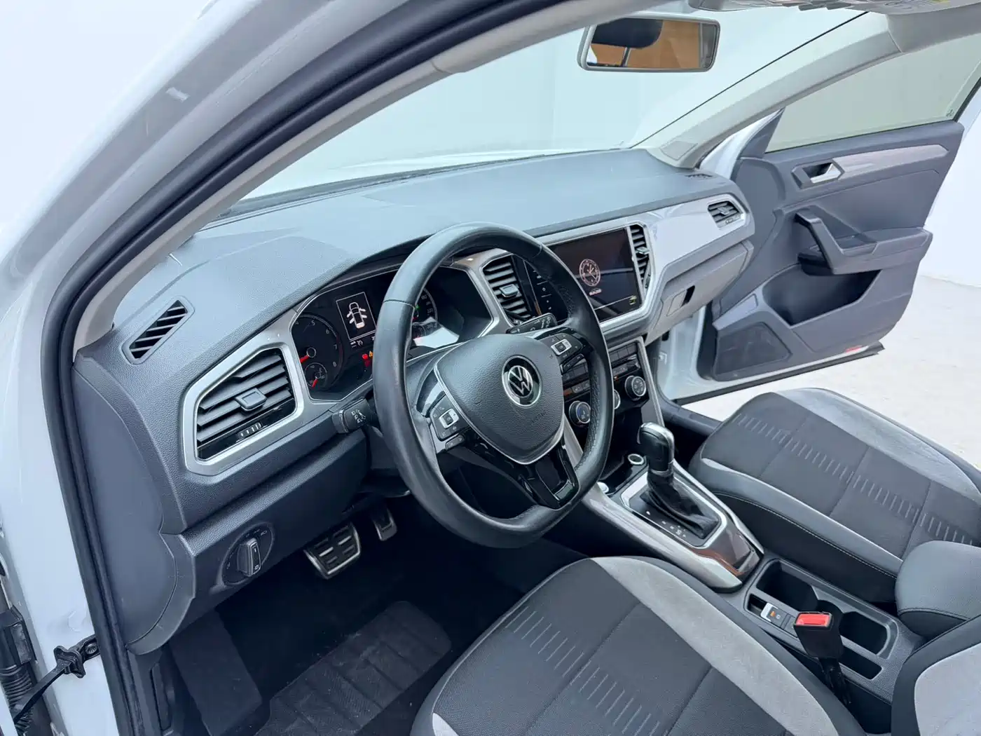 VOLKSWAGEN T ROC EXPLORING SONGS