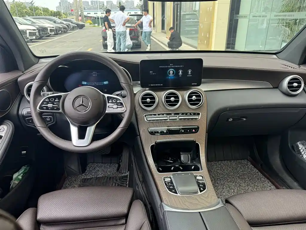MERCEDES-BENZ GLC