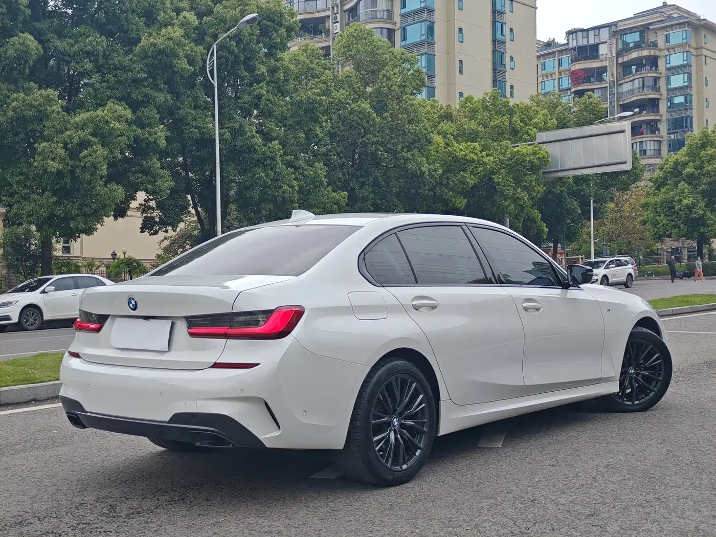 BMW 3 Series 2020 325Li M Sport Black Night Package фото 6