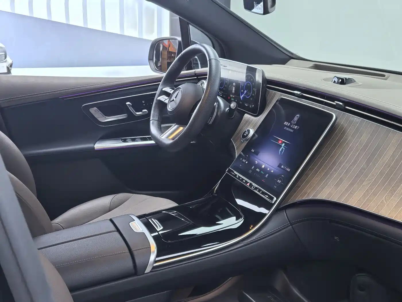 MERCEDES-BENZ EQE SUV