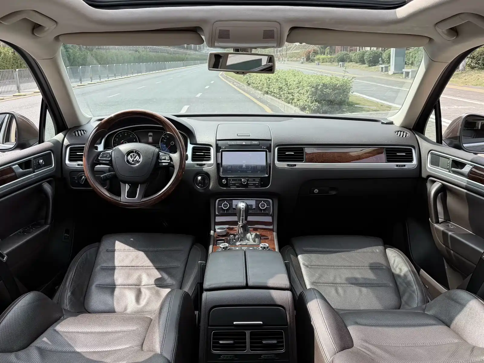 Фото 5 - Volkswagen Touareg