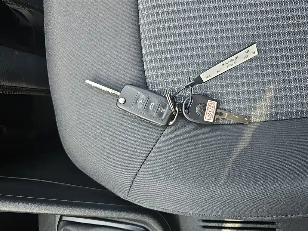 Volkswagen Santana 2016 1.6L Manual Trend Edition фото 9