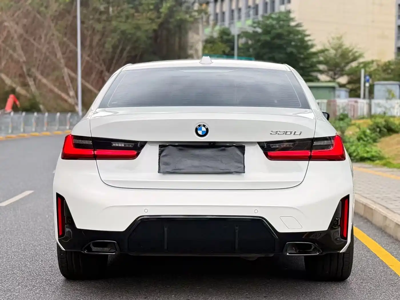 BMW 3 Series 2025 330Li M Sport Night Edition фото 6