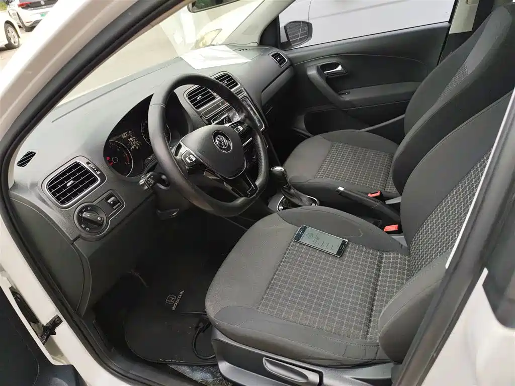 Volkswagen Polo 2016 1.6L Automatic Comfort фото 11