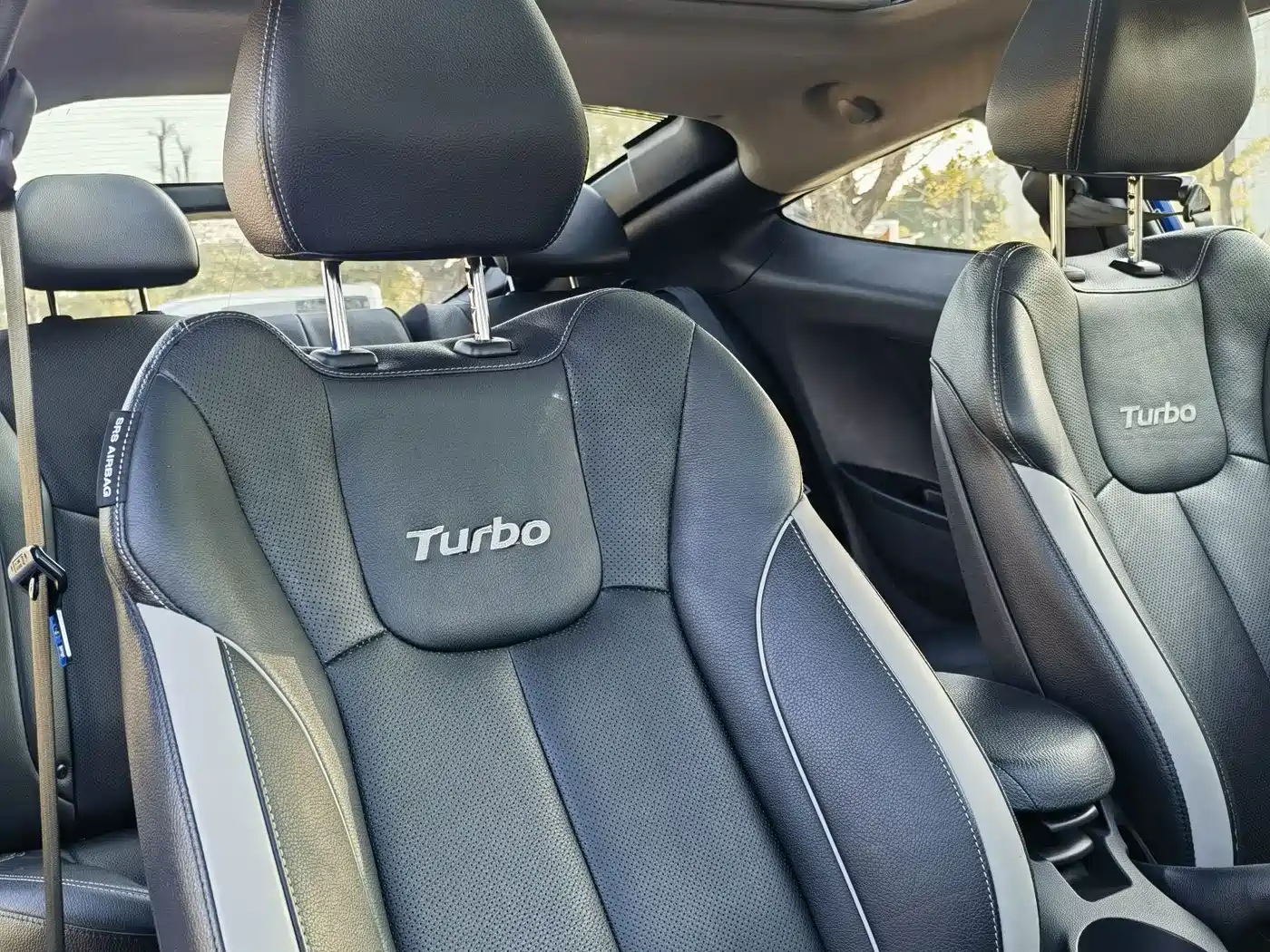 Hyundai Veloster 2012 1.6T Automatic Luxury фото 11