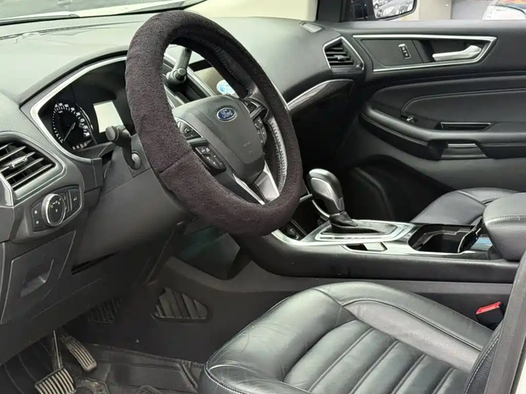 Фото 7 - Ford Edge