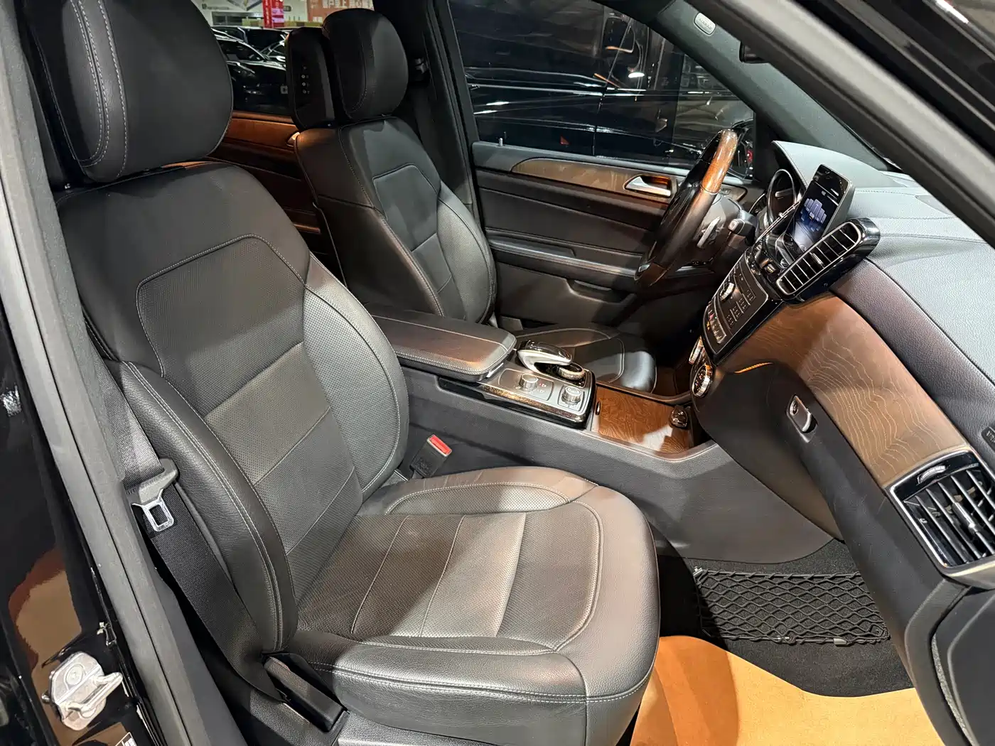 Mercedes-Benz GLS 2018 Facelift GLS 400 4MATIC Luxury фото 22