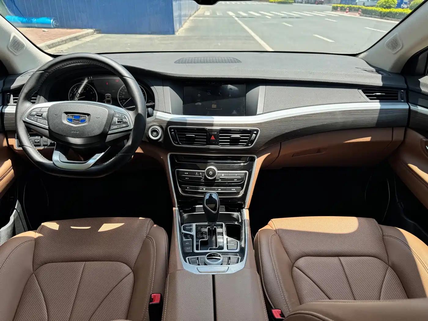 Photo 10 - Geely Borui