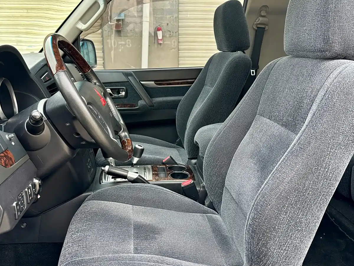Mitsubishi Pajero (Import) 2008 3.8 3-door GLS Cool Edition фото 8