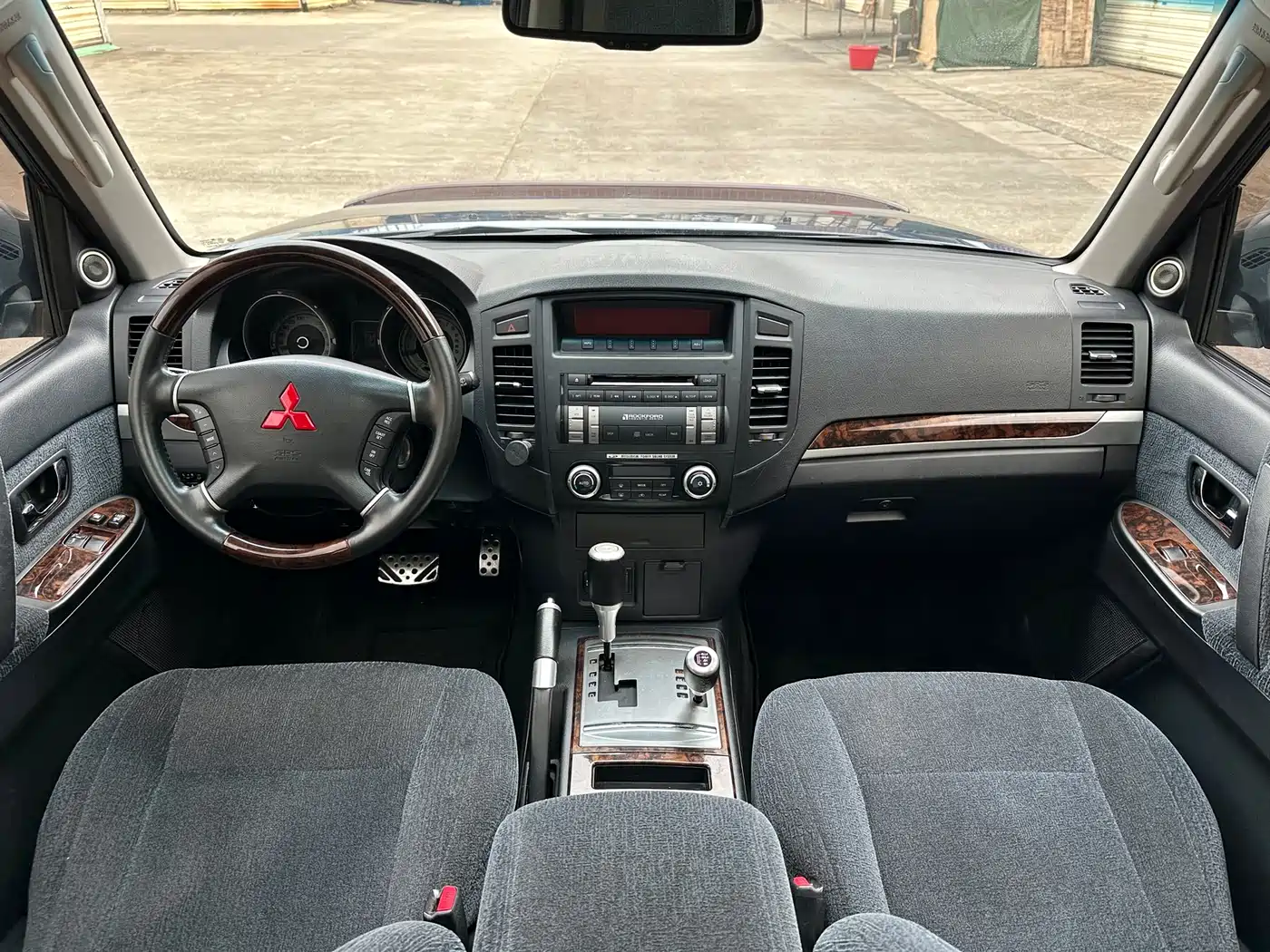 Mitsubishi Pajero (Import) 2008 3.8 3-door GLS Cool Edition фото 12
