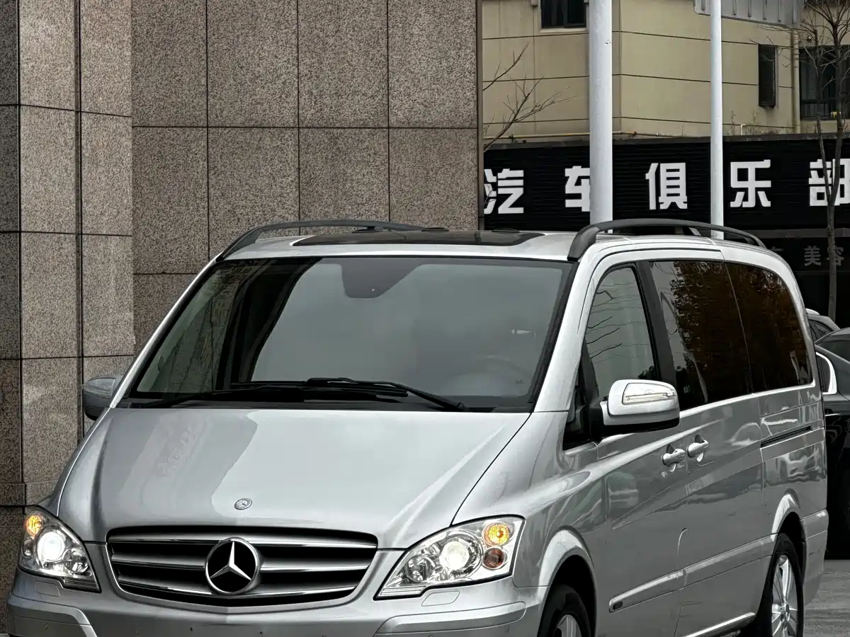 Mercedes-Benz Viano 2012 2.5L Navigation Edition фото 3