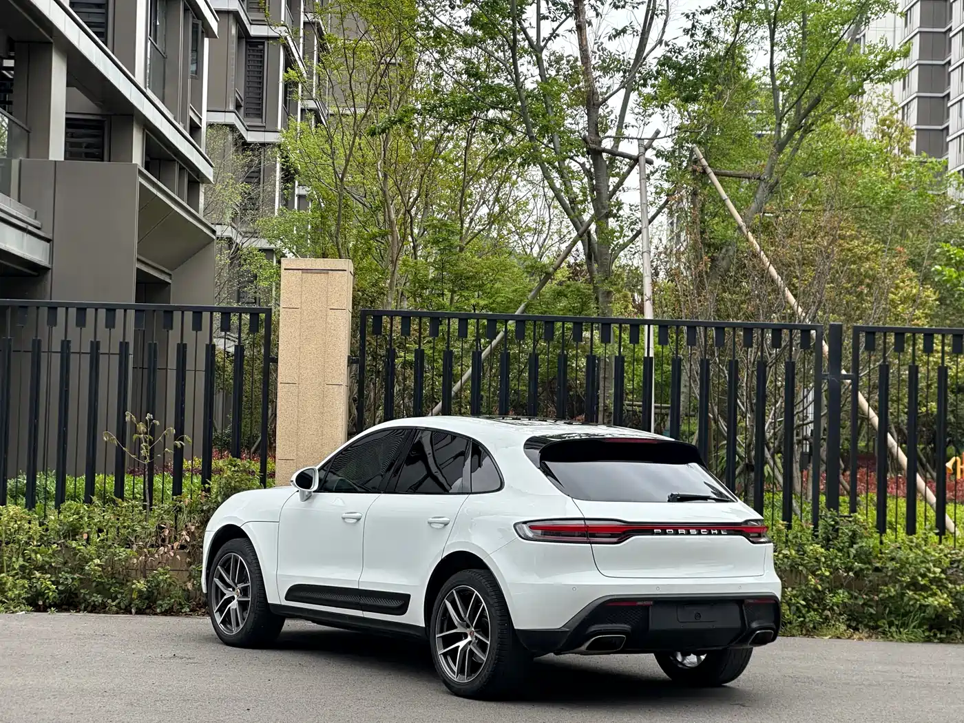 PORSCHE MACAN