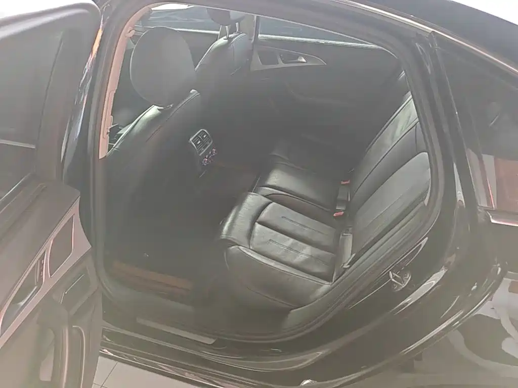 Фото 17 - Audi A6L