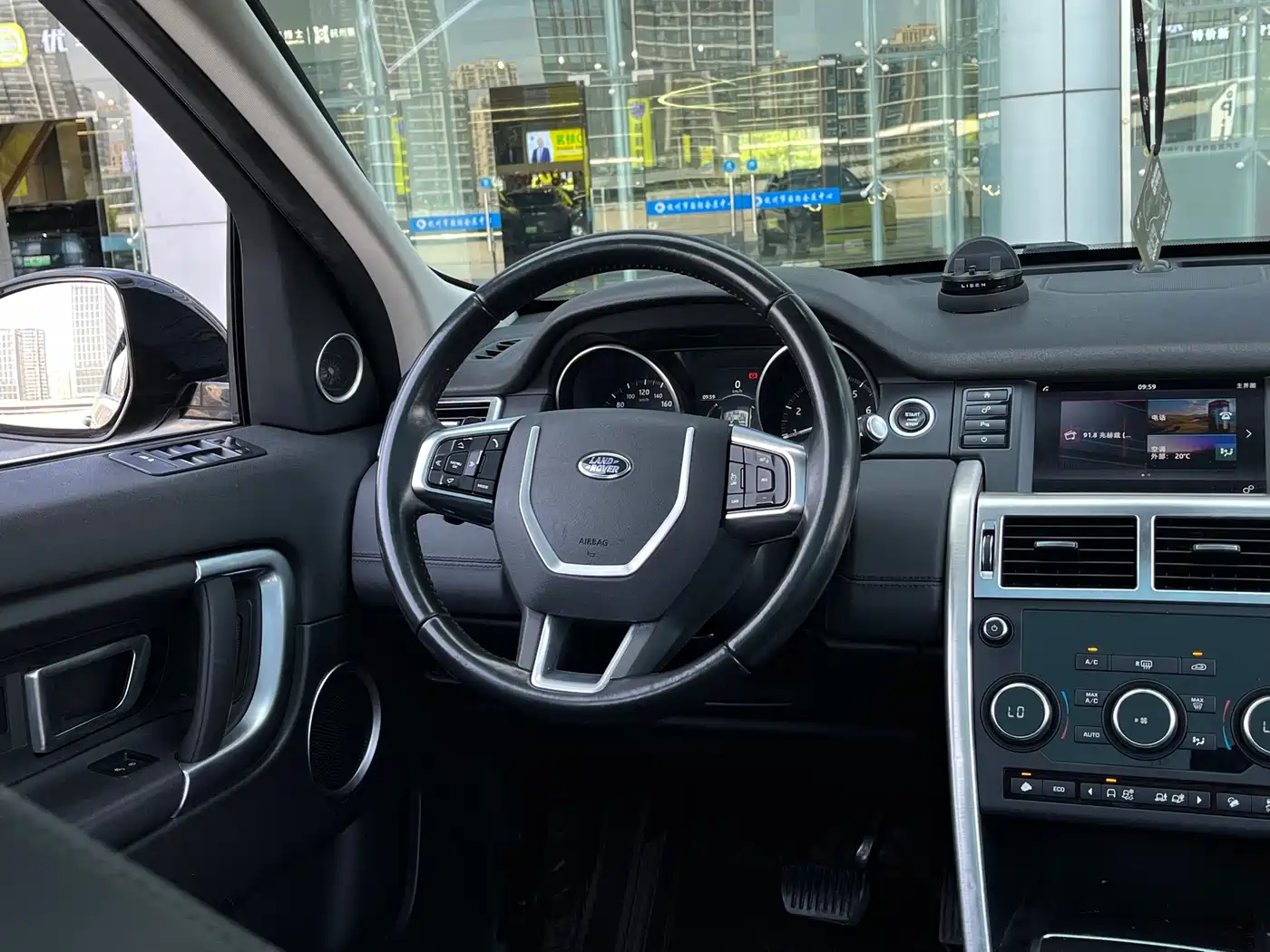 Land Rover Discovery Sport 2017 2.0T SE фото 12