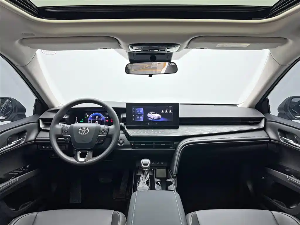 Toyota Camry 2024 Hybrid 2.0HE Elite Edition фото 22
