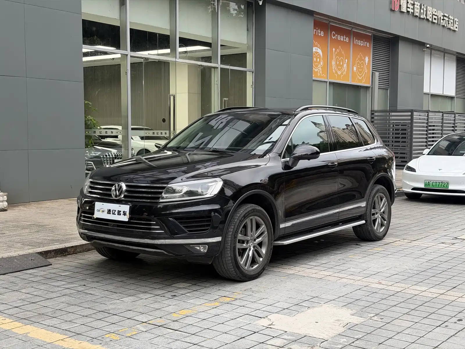 Фото 1 - Volkswagen Touareg