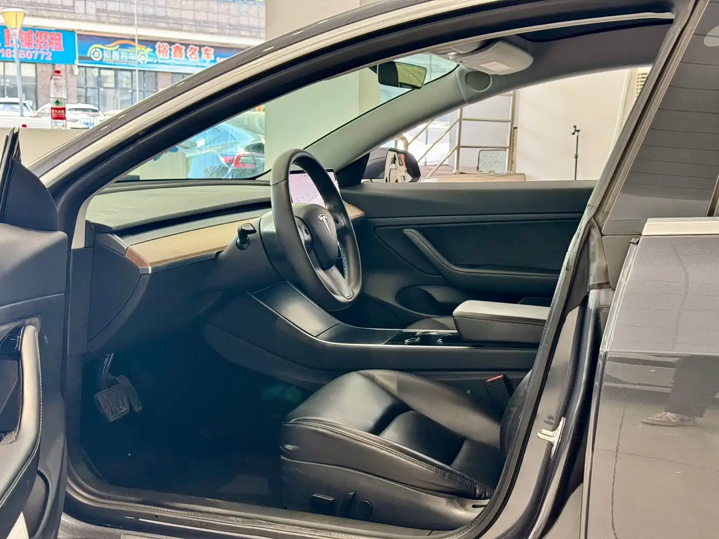 Фото 4 - Tesla Model 3
