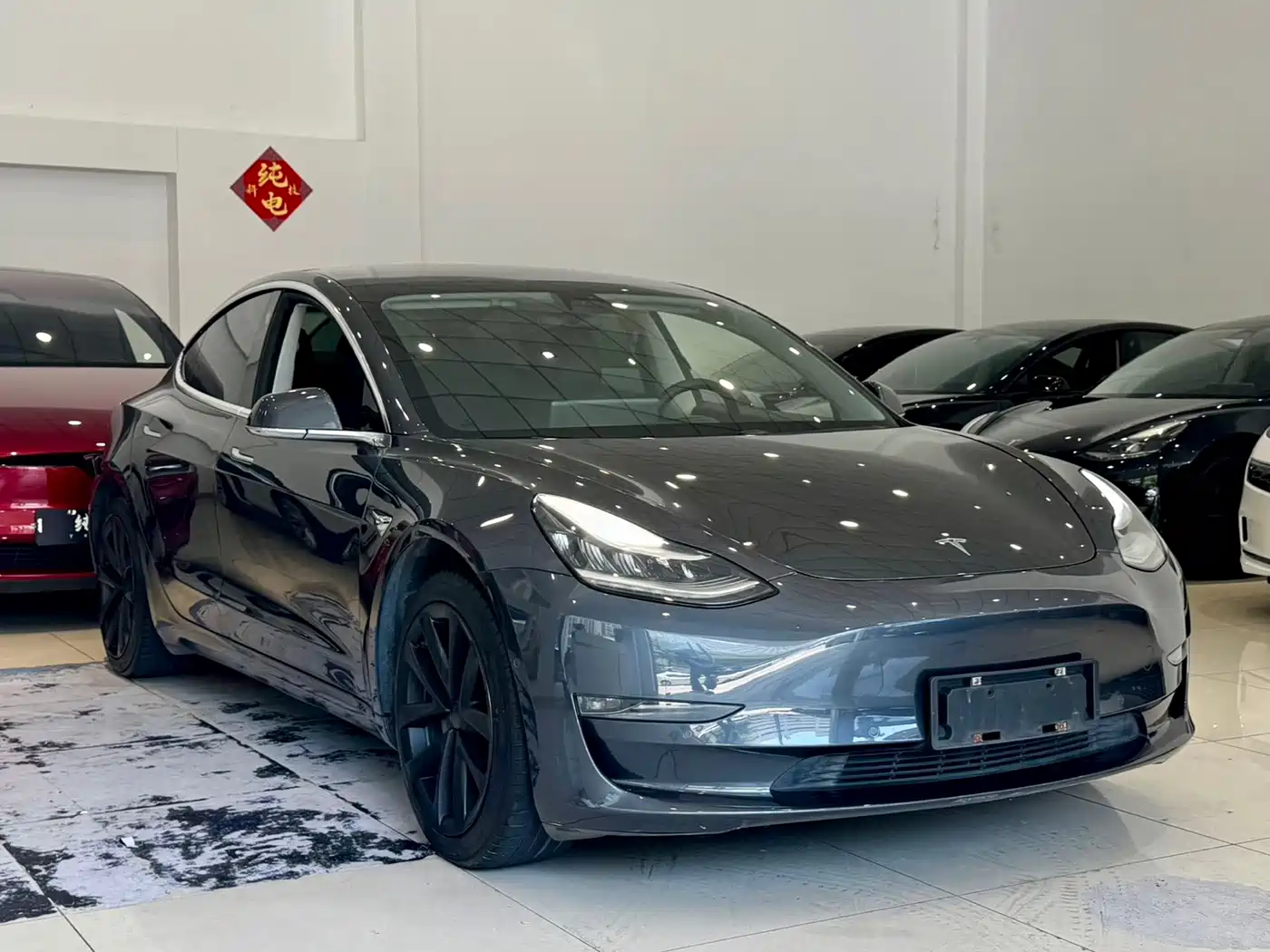 Фото 3 - Tesla Model 3