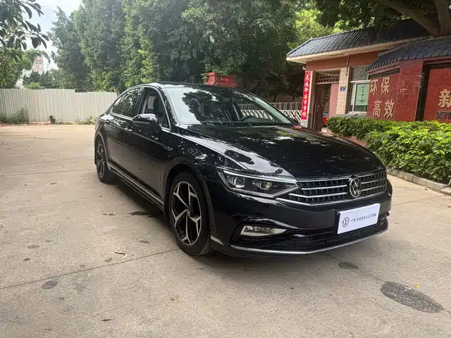 Volkswagen Magotan 2023 Model 2 Million Commemorative Edition 330TSI DSG Luxury — фото 3