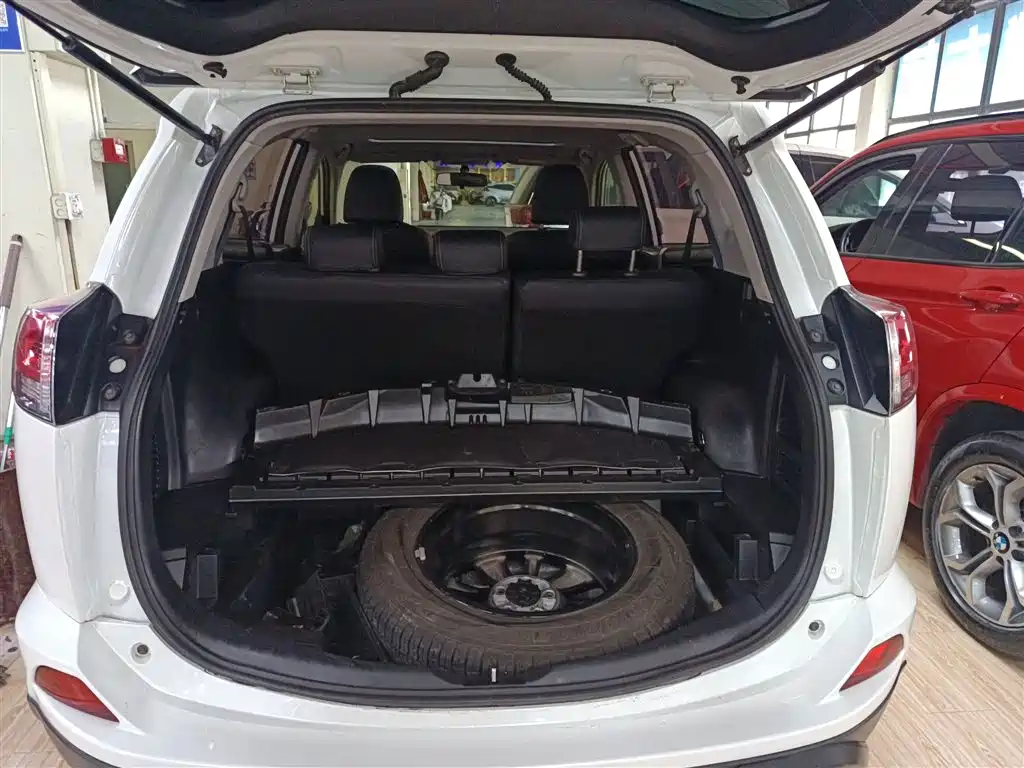 Toyota RAV4 Rongfang 2016 2.0L CVT 2WD Trend (China V) фото 12